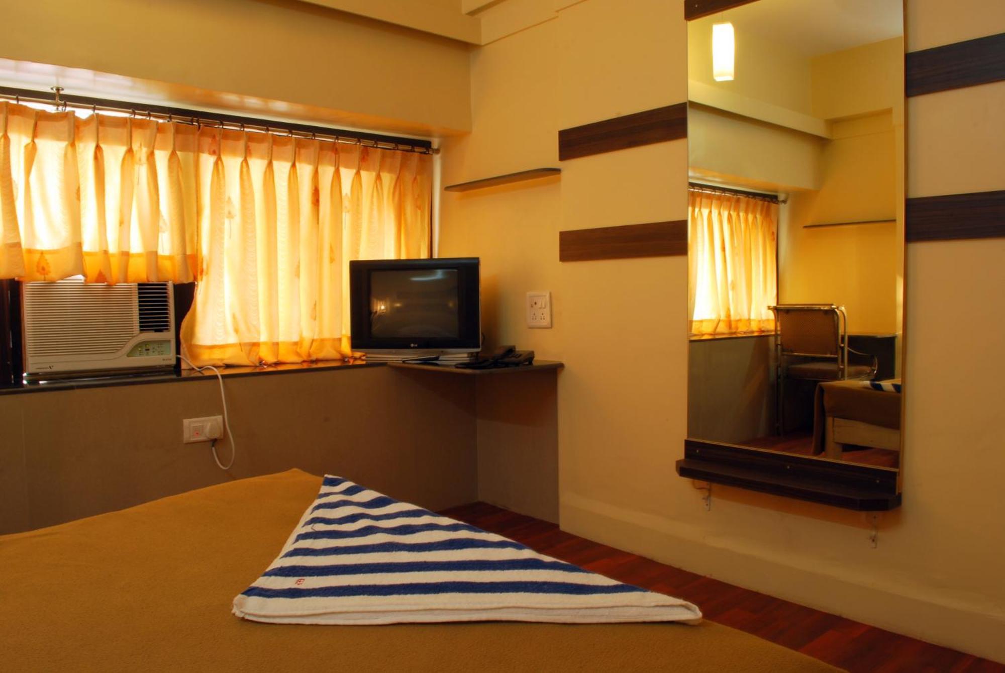 Hotel Golden Palace Pvt Ltd Мумбаї Екстер'єр фото